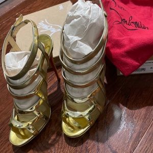 *SOLD* New Authentic Christian louboutin heels